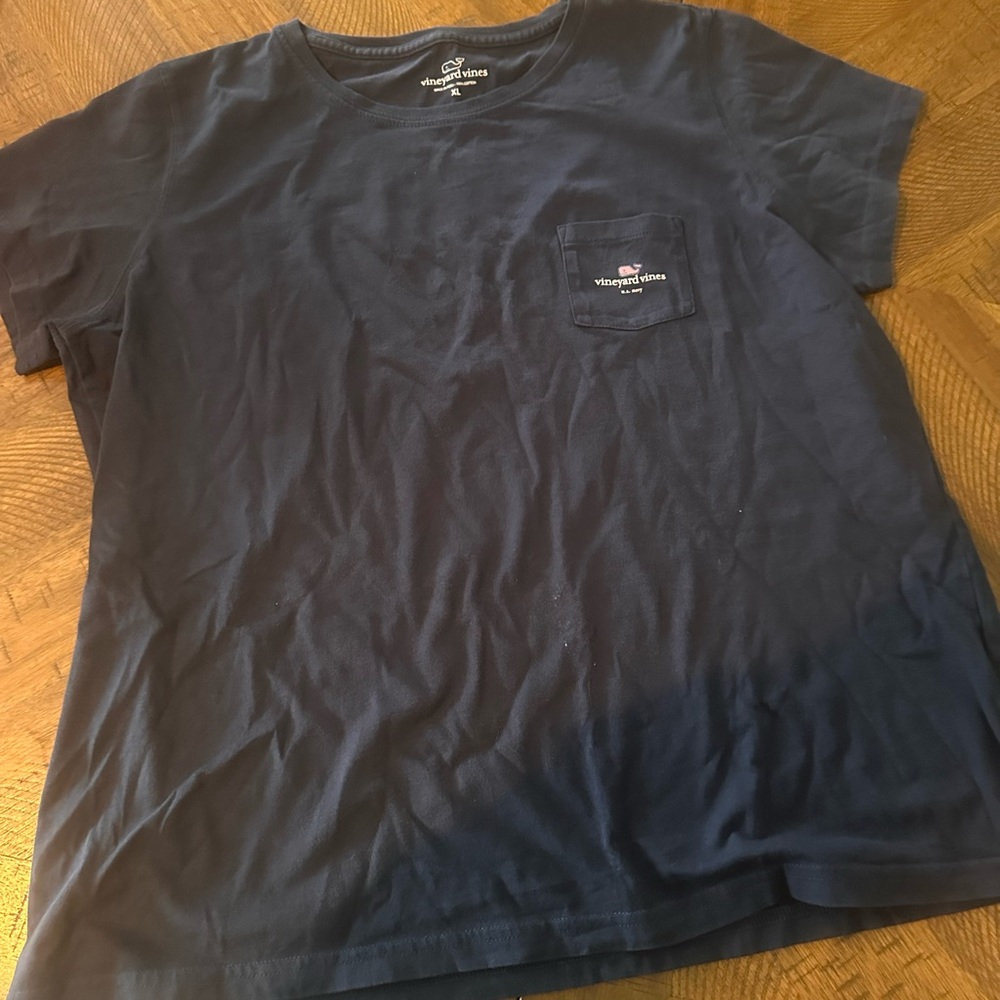 Vineyard vines women’s navy t shirt